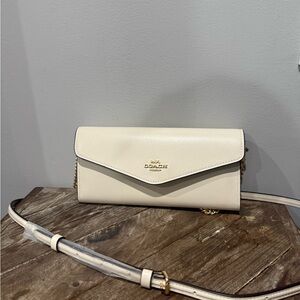 Klare Wallet With Chain